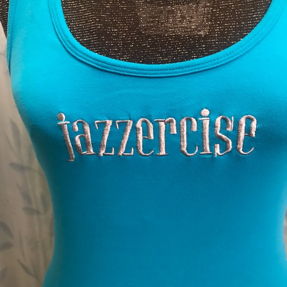 Jazzercise Athletic Top with built-in shelf bra - Picture 3 of 8